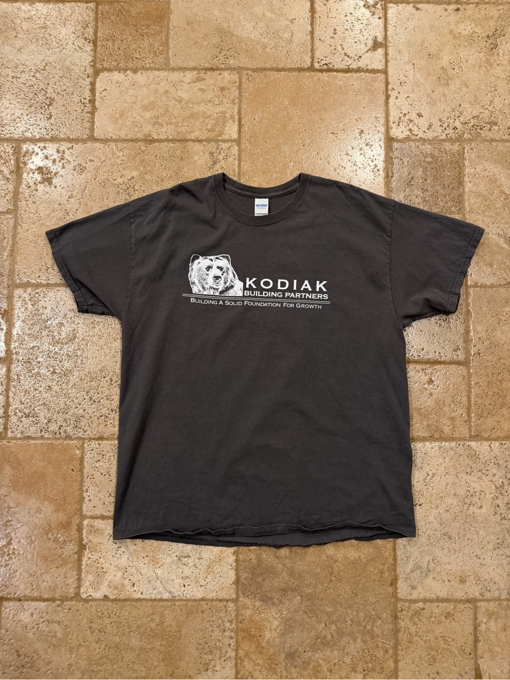 Vintage Kodiak Building Partners Gildan Grey T-Shirt